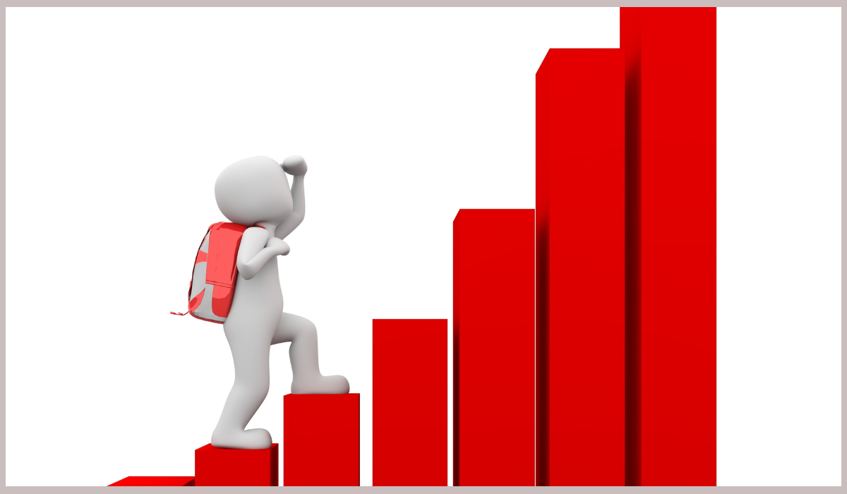 赤い棒グラフを上るリュックを背負った人物のイラスト
